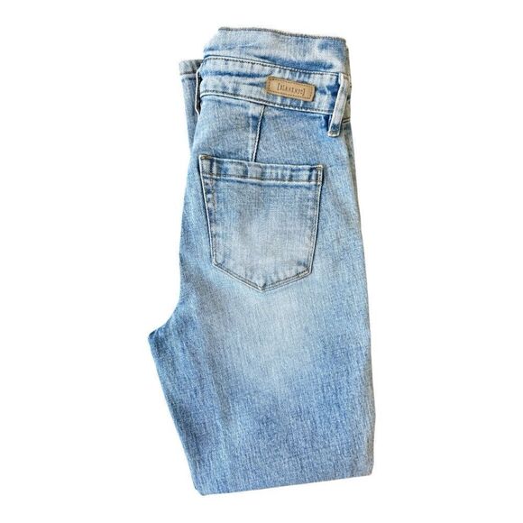 BlankNYC exposed button jean. Very flattering size 26. - Picture 6 of 9